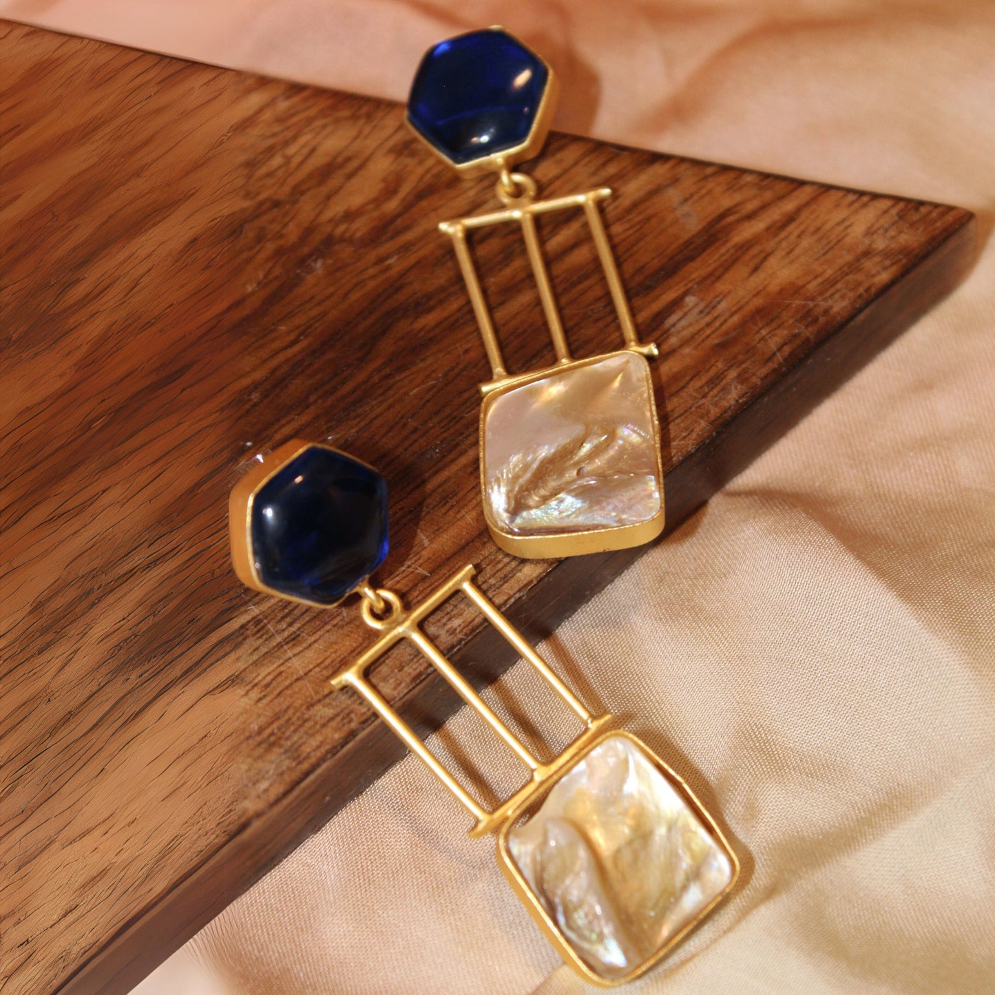 Silva Sutra Pearl & Hexagon Drops in blue