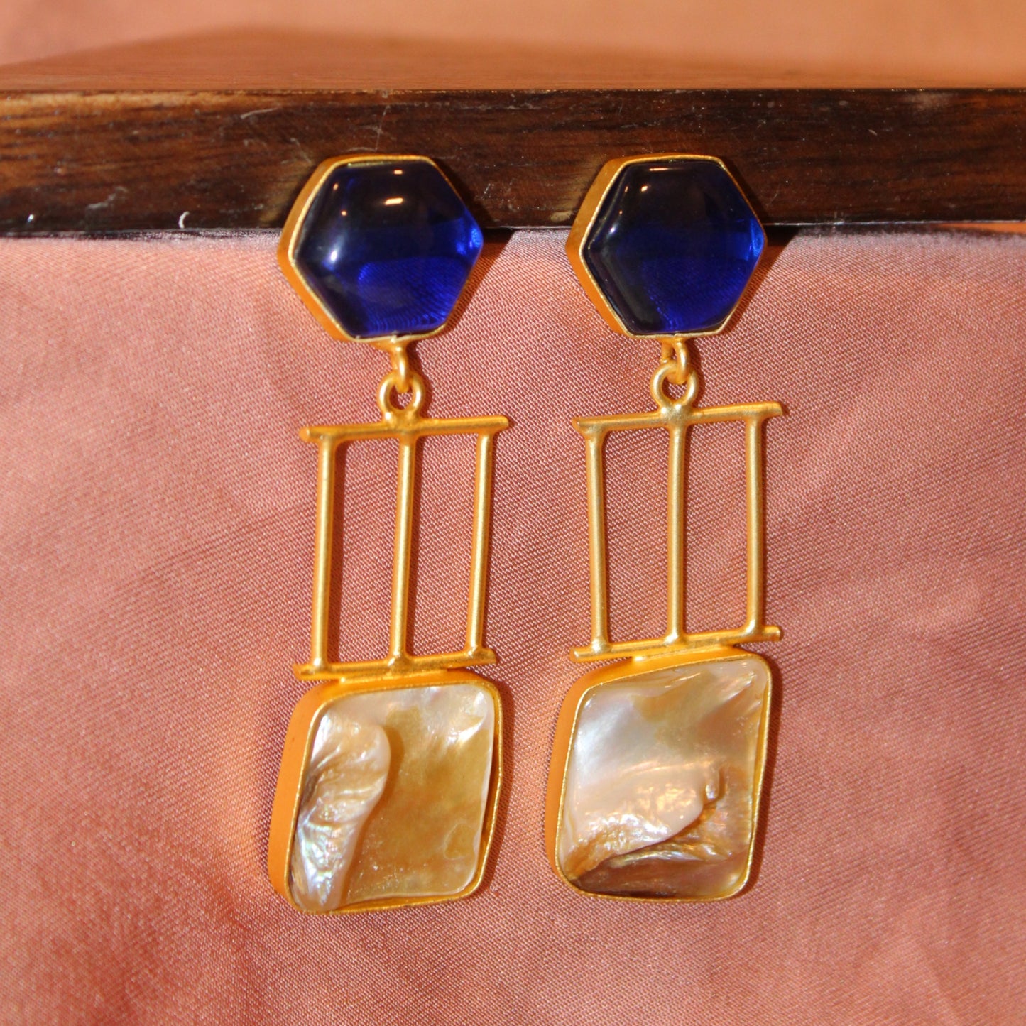 Silva Sutra Pearl & Hexagon Drops in blue