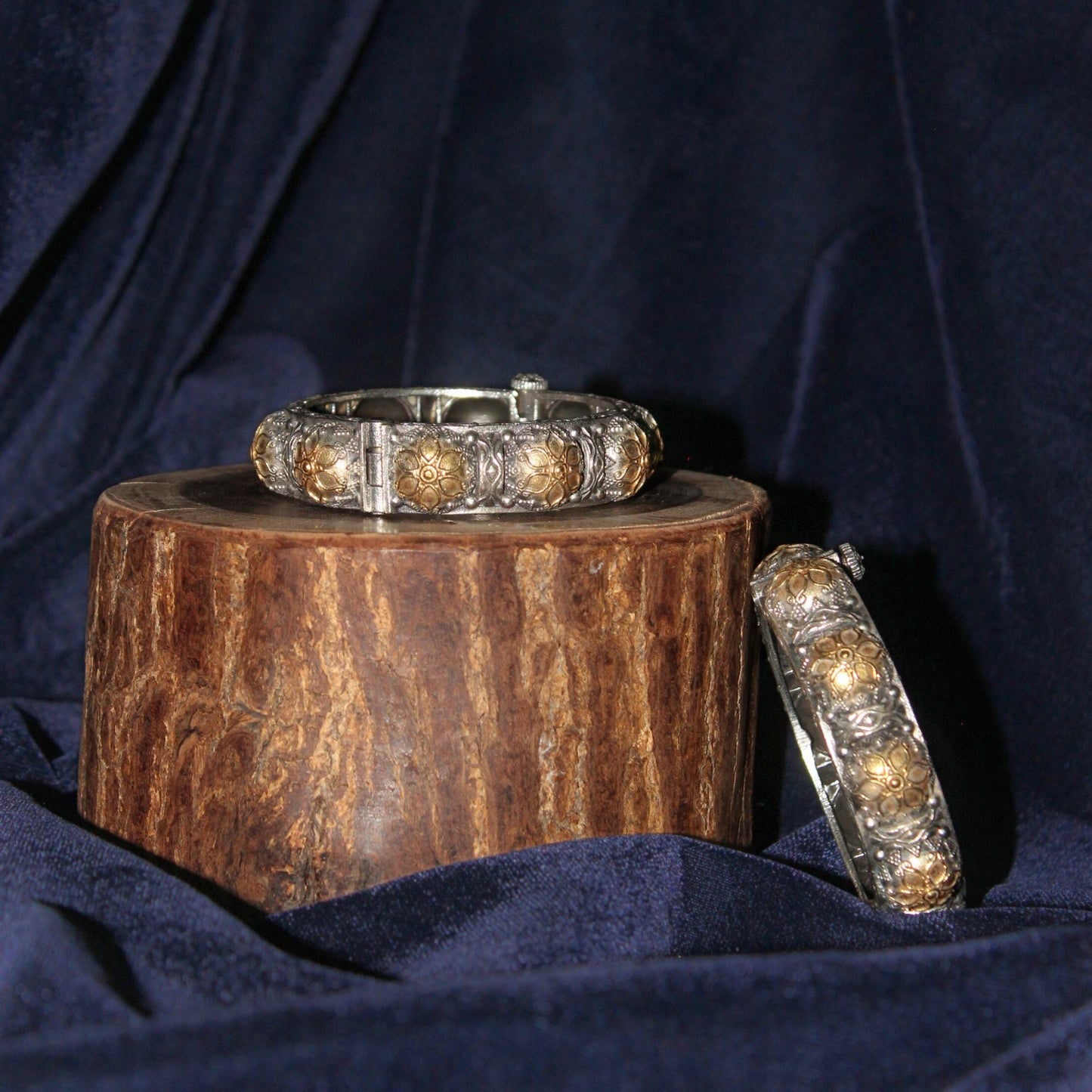 Silva Sutra dual tone bangle