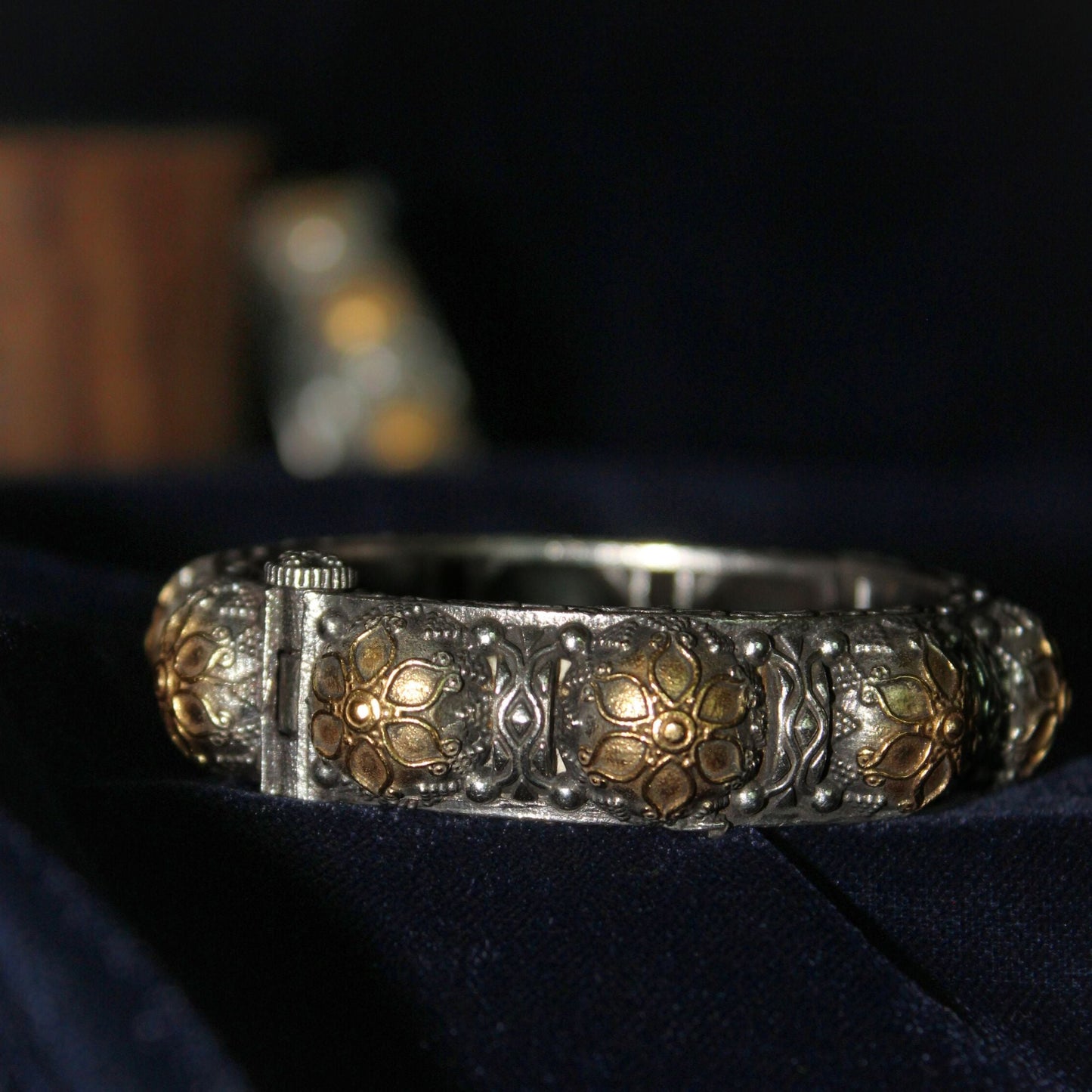 Silva Sutra dual tone bangle