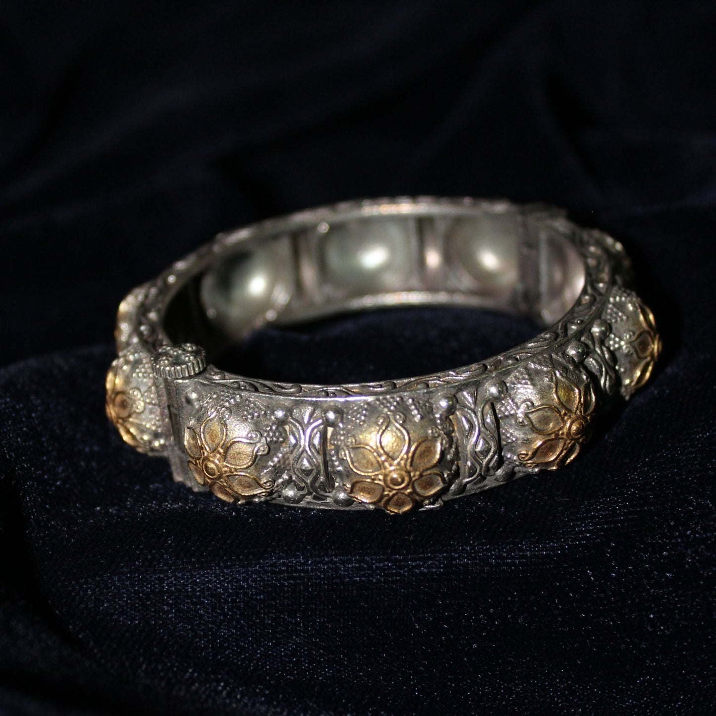 Silva Sutra dual tone bangle