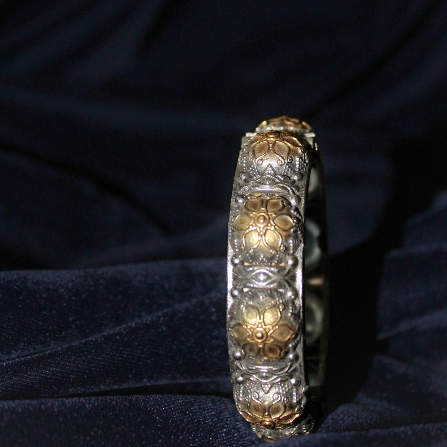Silva Sutra dual tone bangle