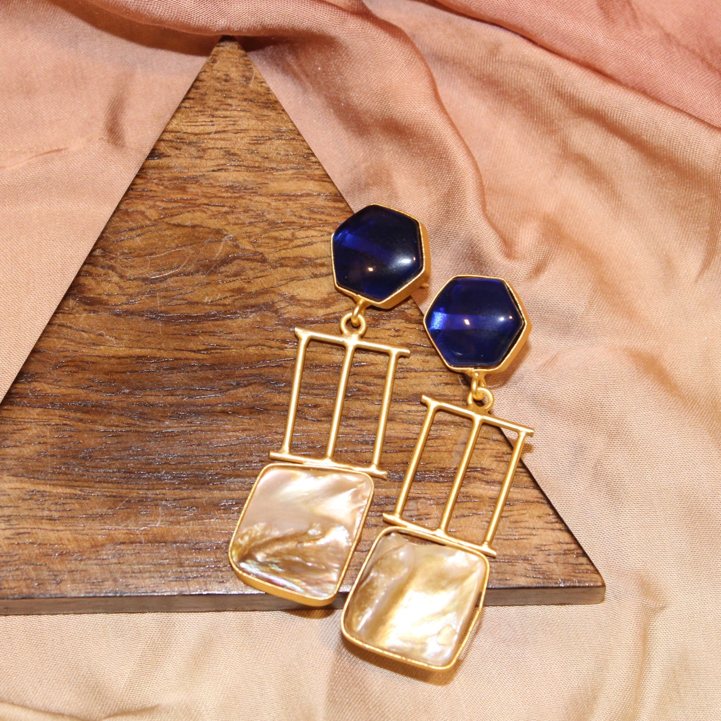 Silva Sutra Pearl & Hexagon Drops in blue
